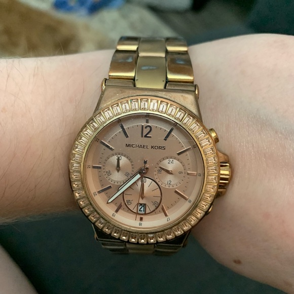 Host Pick!!! 🎉 Michael Kors women’s rose gold-tone watch jewels - Picture 3 of 12